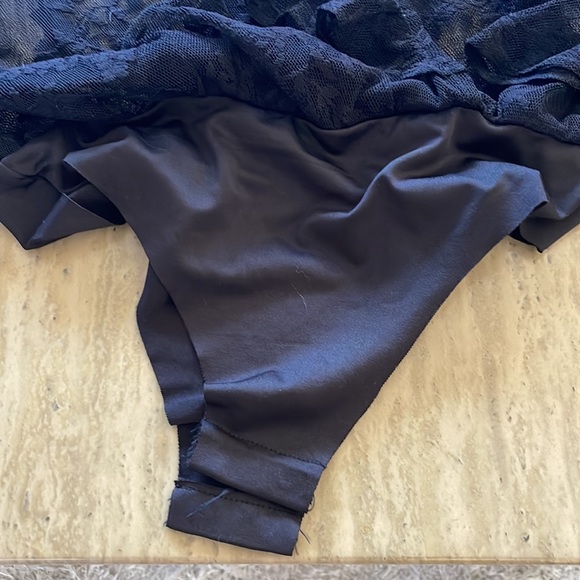 Black lace bodysuit - Picture 2 of 2